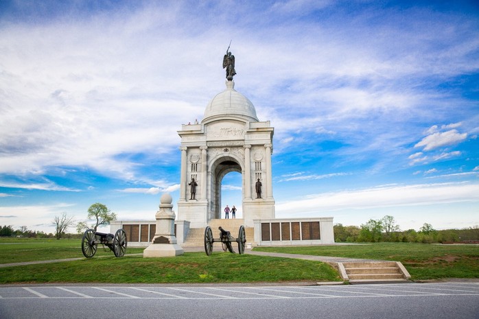 engagement Couple  gettysburg wedding photographer